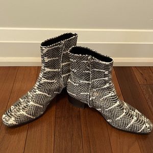 Aeyde,leather bottles in snakeskin design